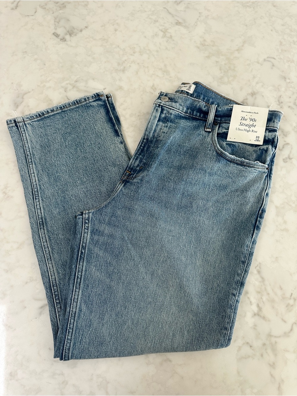 Abercrombie & Fitch Women's ‘90s Straight Ultra High Rise Jeans. 33/16S